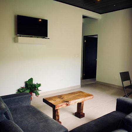 אוביטה Jungle Home With King Beds -5 Minutes From The Beach מראה חיצוני תמונה