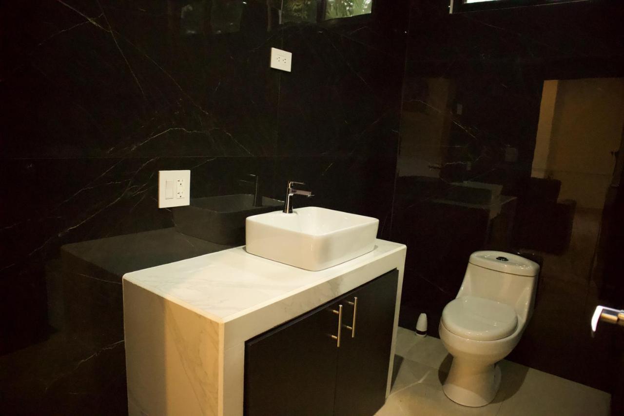 אוביטה Jungle Home With King Beds -5 Minutes From The Beach מראה חיצוני תמונה
